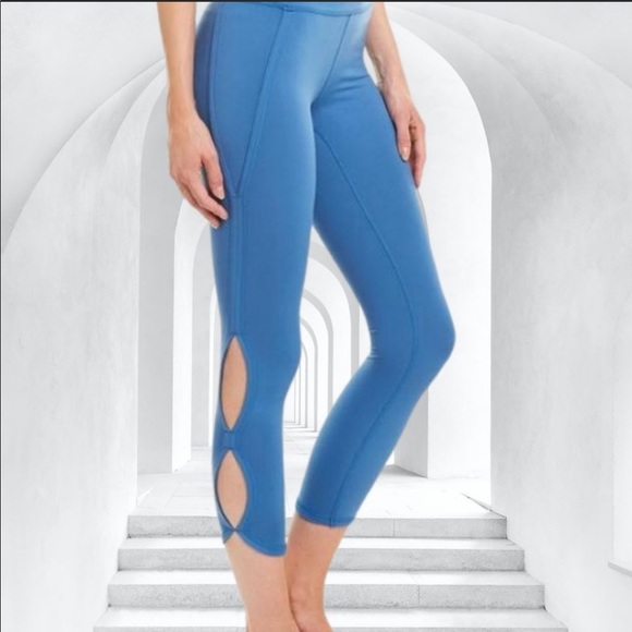 Free People Movement Cut Out Mid Rise Cropped Infinity Leggings, Size XS - Picture 2 of 9